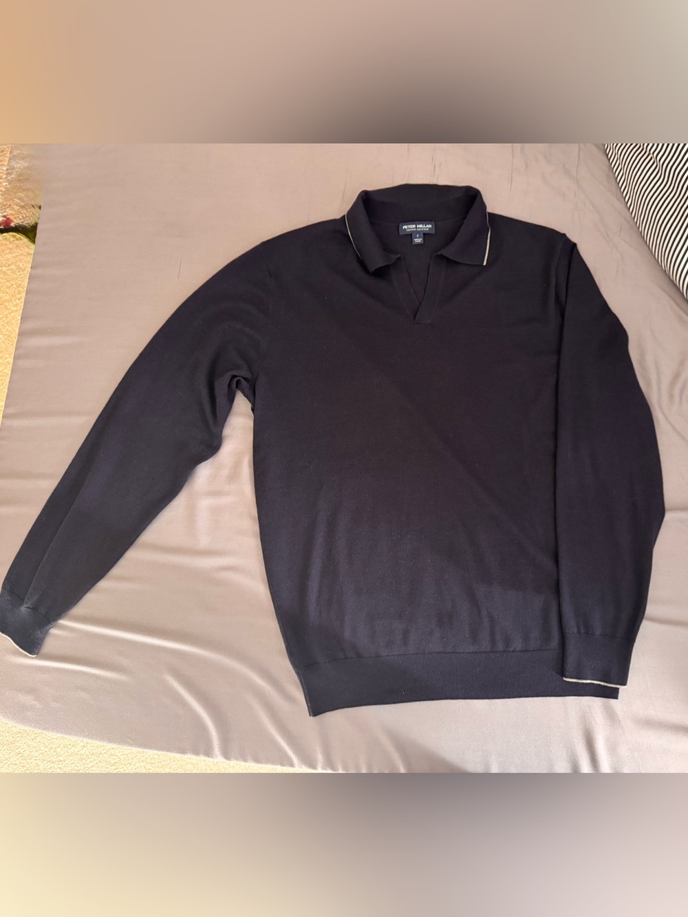 Peter Millar Men's Navy V-Neck Knit Lightweight Polo Sweater with Subtle Trim